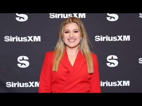 Kelly Clarkson Journey to Lose Weight Naturally [90df6598f]